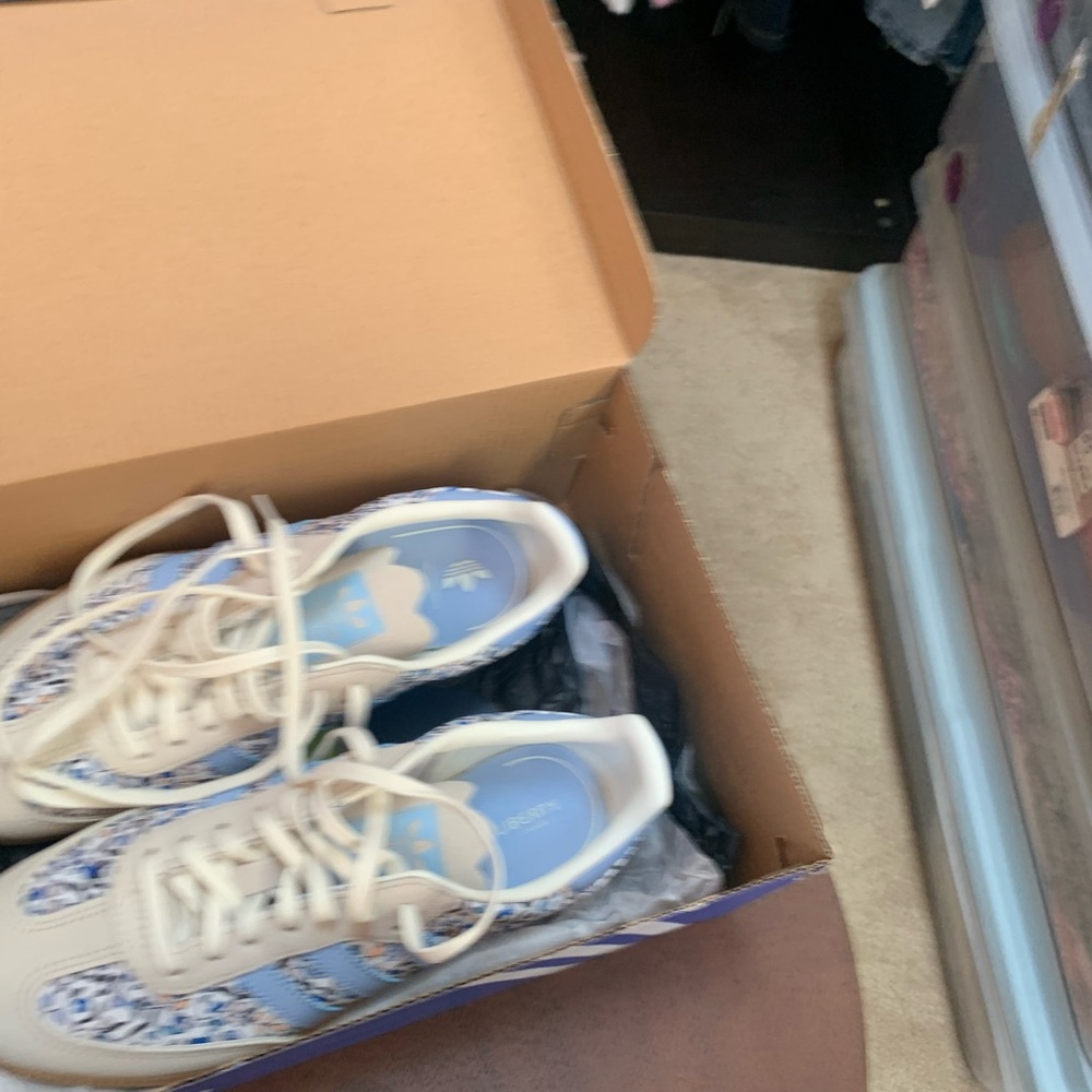 Samba X adidas liberty. Womens7; big kid 6 blue and White Floral Sneakers - Picture 5 of 11